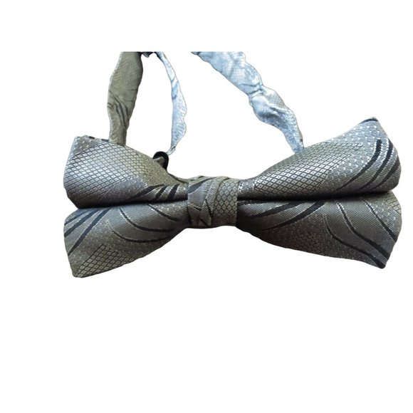 Men's Black Gold Stripe Adjustable Bow Tie - Picture 3 of 6